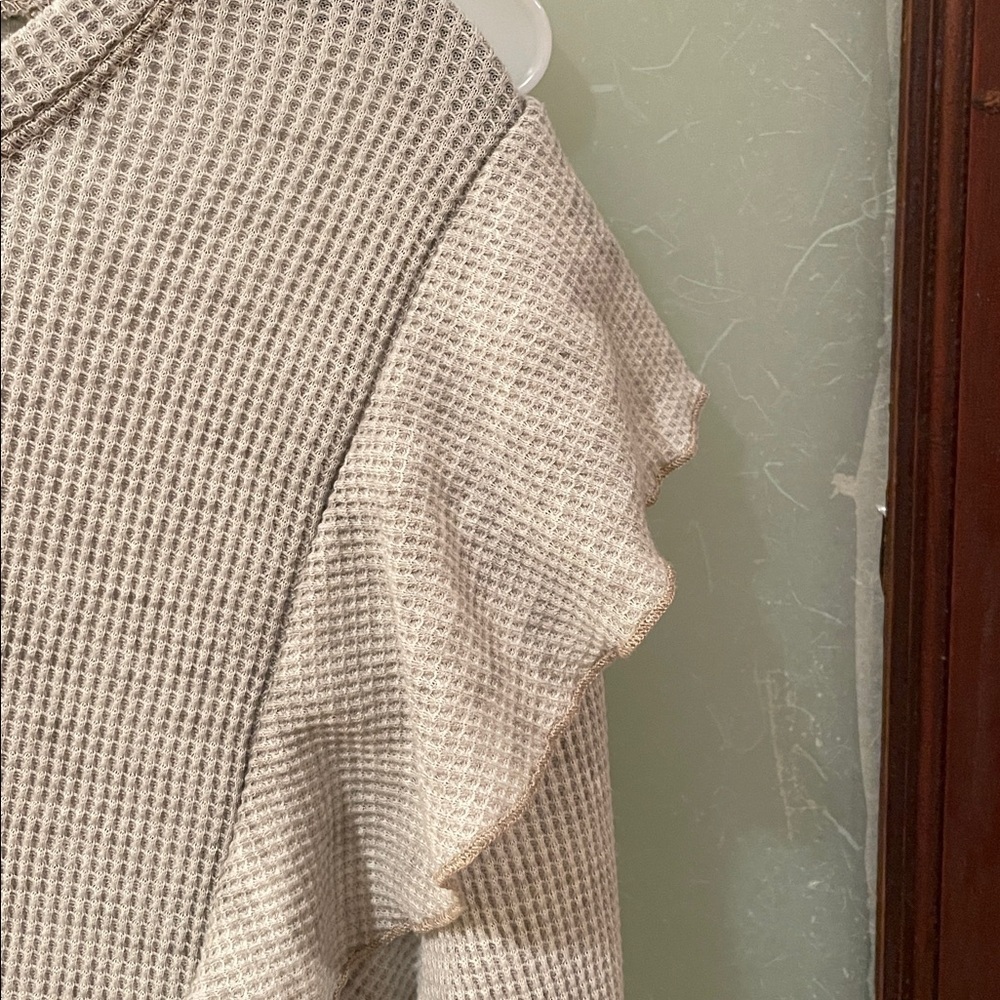 Splendid Light Gray Ruffle Long Sleeve Top - Picture 3 of 4